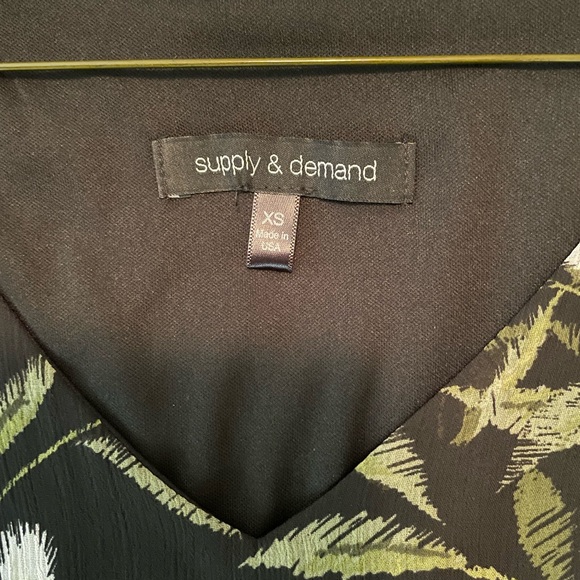 NWOT - Supply and Demand Blouse - Size XS - Picture 3 of 8